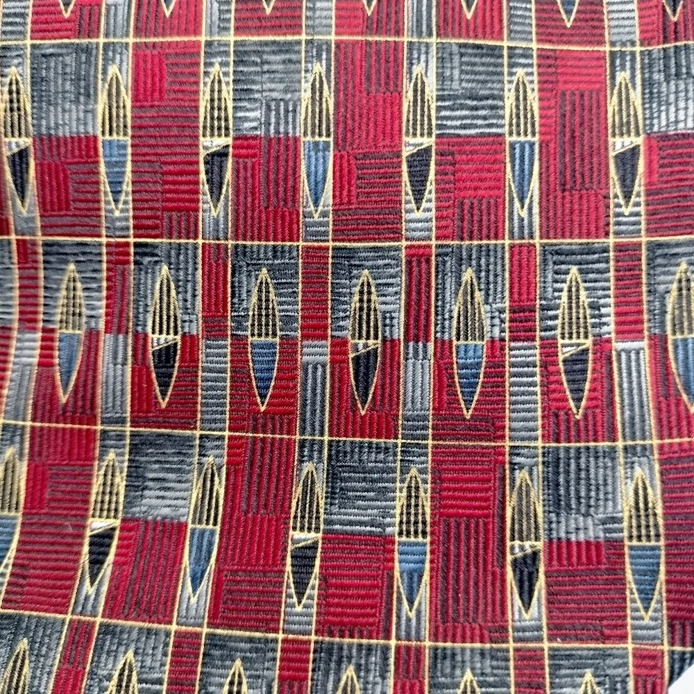 Roundtree and Yorke Necktie Tie  Silk Red Multicolored Geometric Jacquard USA